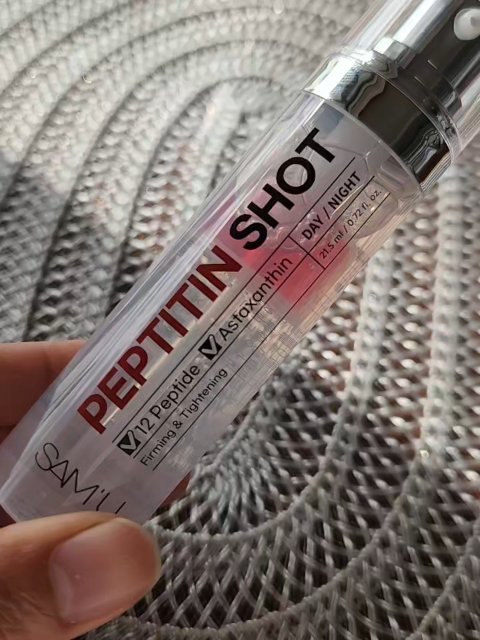 SAM'U
ペプタイチンショット

うるおい、弾力ケアセラム💕

アスタキサンチン配合の赤いセラムと、12種のペプチド配合のクリアセラムの密封2層構造で、使用開始時に混ぜるタイプ💖
新鮮な状態で使い始められるの嬉しいっ🥰

リフティン