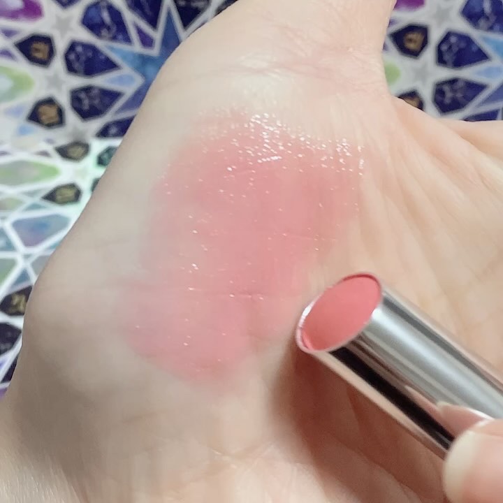 DiorアディクトリップスティックNo.745とショッパ＆ボックス ディオール アディクト リップスティック｜Diorの人気色を比較