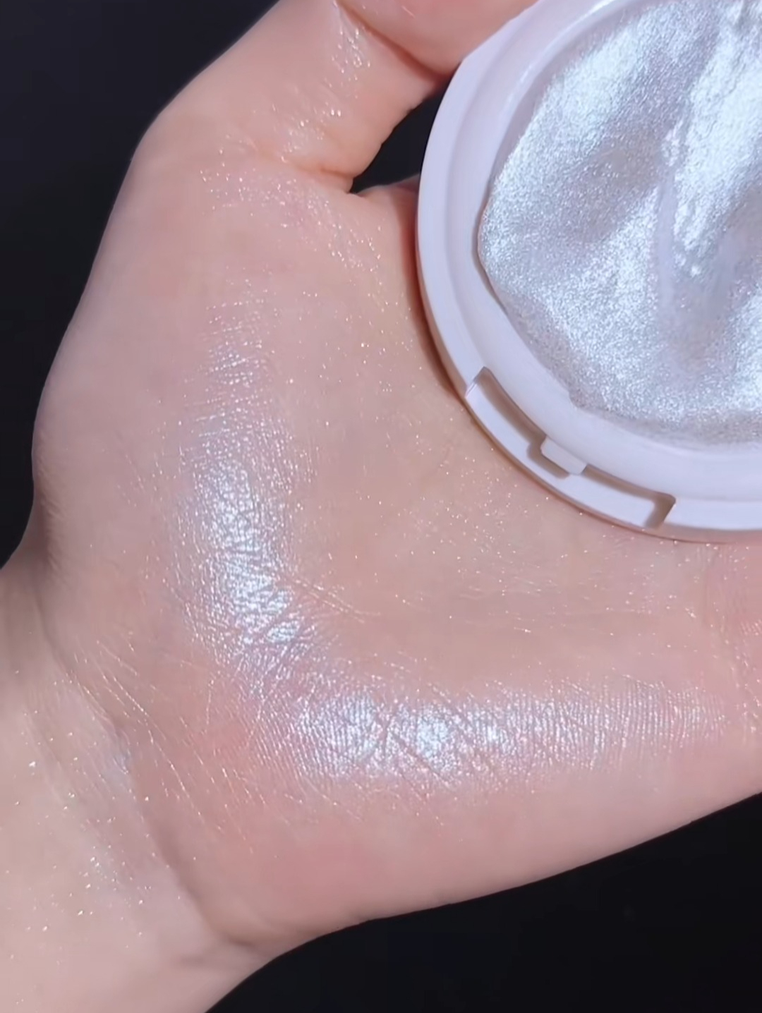 一度触るとクセになるテクスチャー✨

触って、伸ばして、塗って、光る💎
この楽しさとツヤ感、一度味わったら抜け出せない！
商品ID: 122516207

#SHEGLAM #SHEGLAMコスメ #コスメ情報 #コスメ購入品 #コスメレ