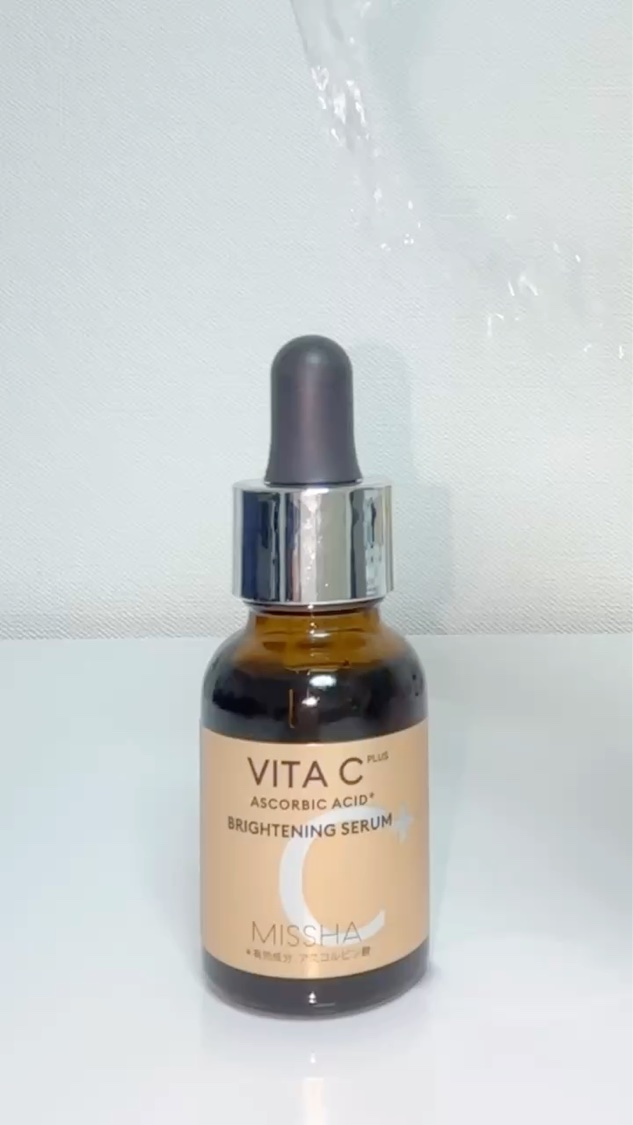 
ウォーターレス🚰
成分2種類だけ！
究極のシンプル処方
ビタミンC美容液

生理前の肌あれ対策って
皆どうしてる？
わたしはビタミンCの
スキンケアを取り入れてるよ

ミシャの新作美容液は
ウォーターレスでとろっと濃厚✨

医薬部外品
