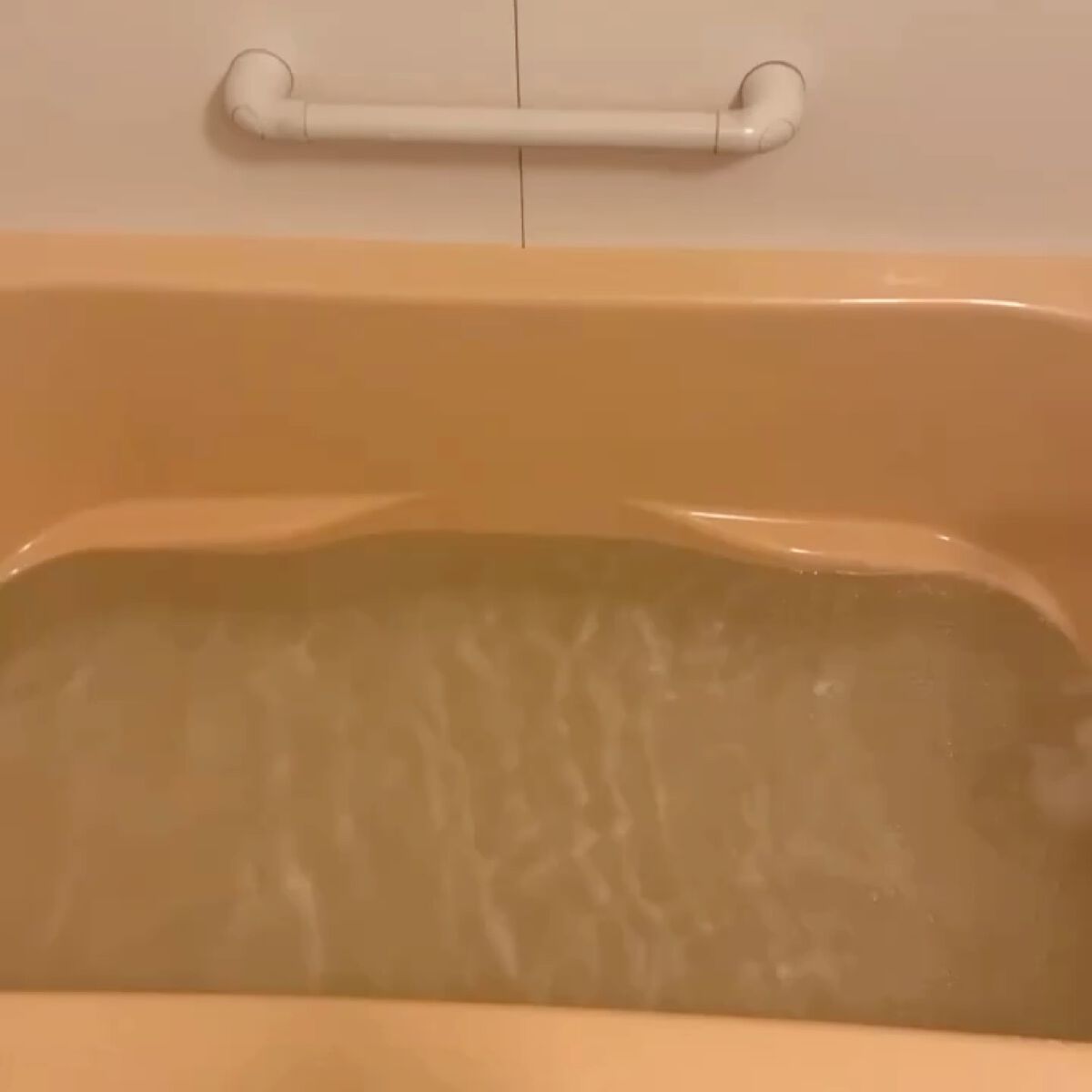 いい湯旅立ち 納涼にごり湯夏空の宿/白元アース/炭酸系入浴剤の動画クチコミ1つ目