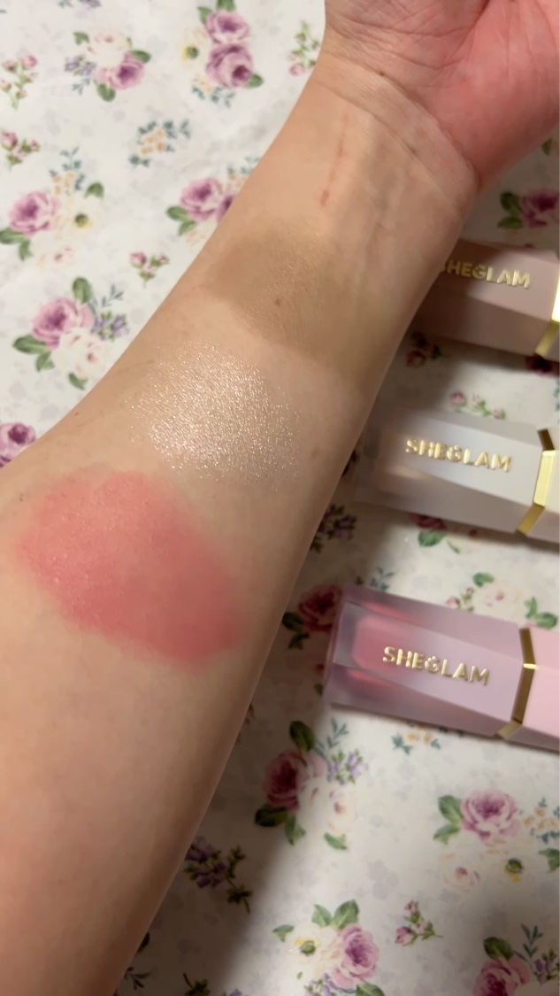 グロウブルーム リキッドハイライター/SHEGLAM/リキッドハイライトを使ったクチコミ（3枚目）