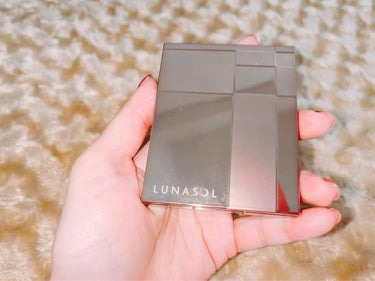 オーロライズアイズ/LUNASOL/パウダーアイシャドウの動画クチコミ4つ目