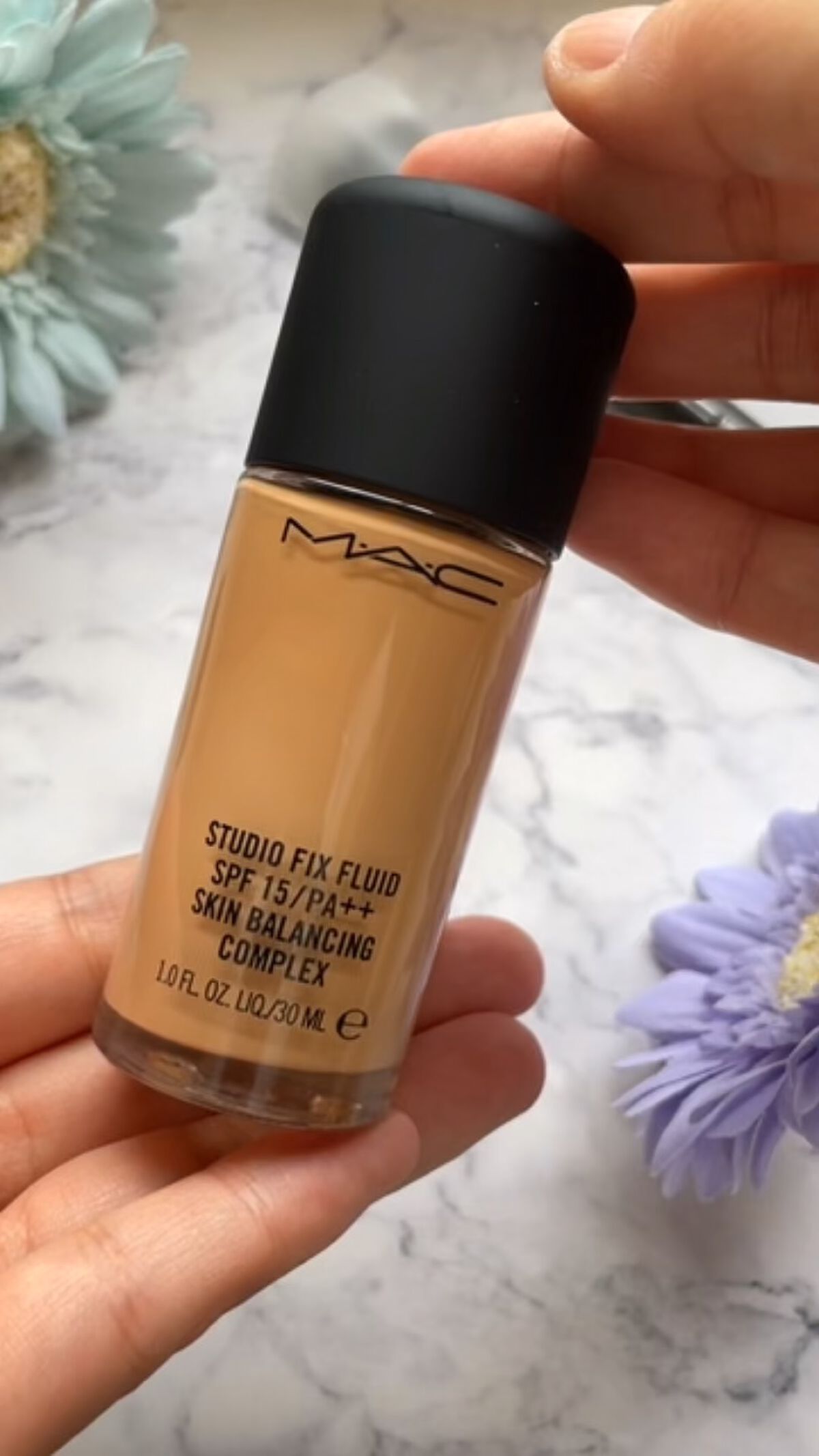 スタジオフィックス フルイッド SPF 15/M・A・C/リキッドファンデーションの人気ショート動画