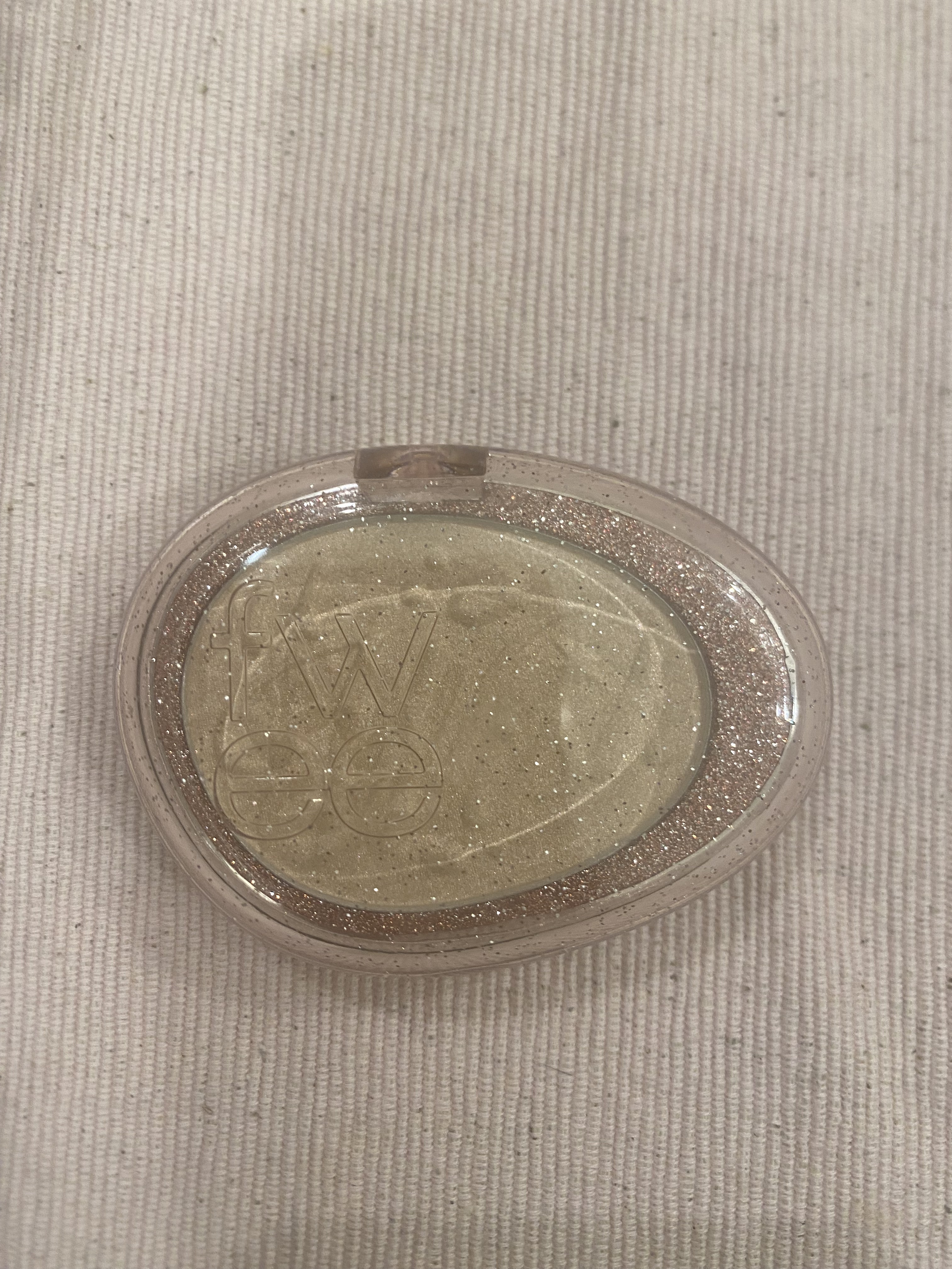 フィー グリッツストーンハイライター/fwee/パウダーハイライトの動画クチコミ2つ目