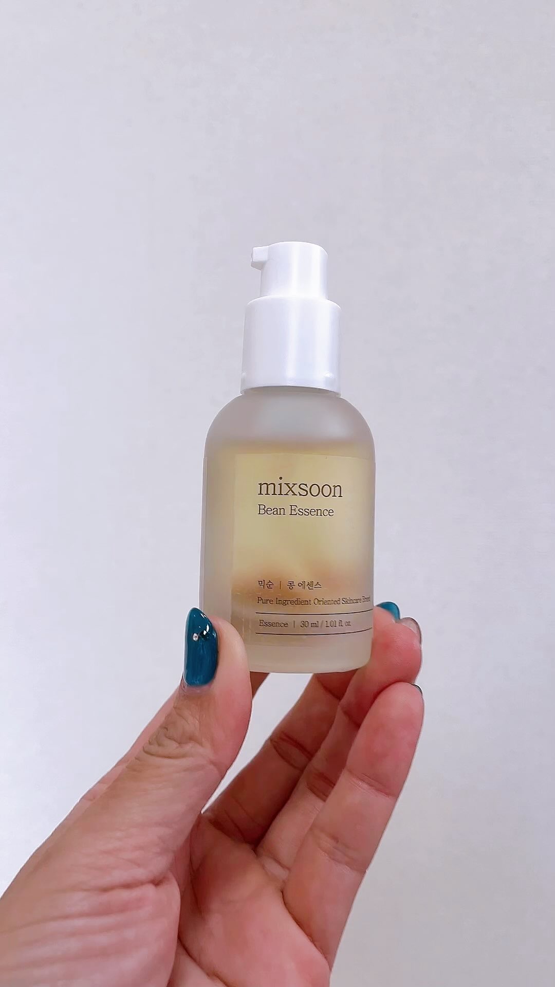 くすみ・毛穴の目立ち・年齢サインに
発酵大豆の力で艶やかお肌に🤗🤗🤗
⁡
mixsoon
【mixsoon大豆エッセンス】
⁡
冬の乾燥で浮く角質もカサつく肌も
これ一本で完結の
敏感肌用導入美容液✨
⁡
発酵大豆の天然AHAで優しく