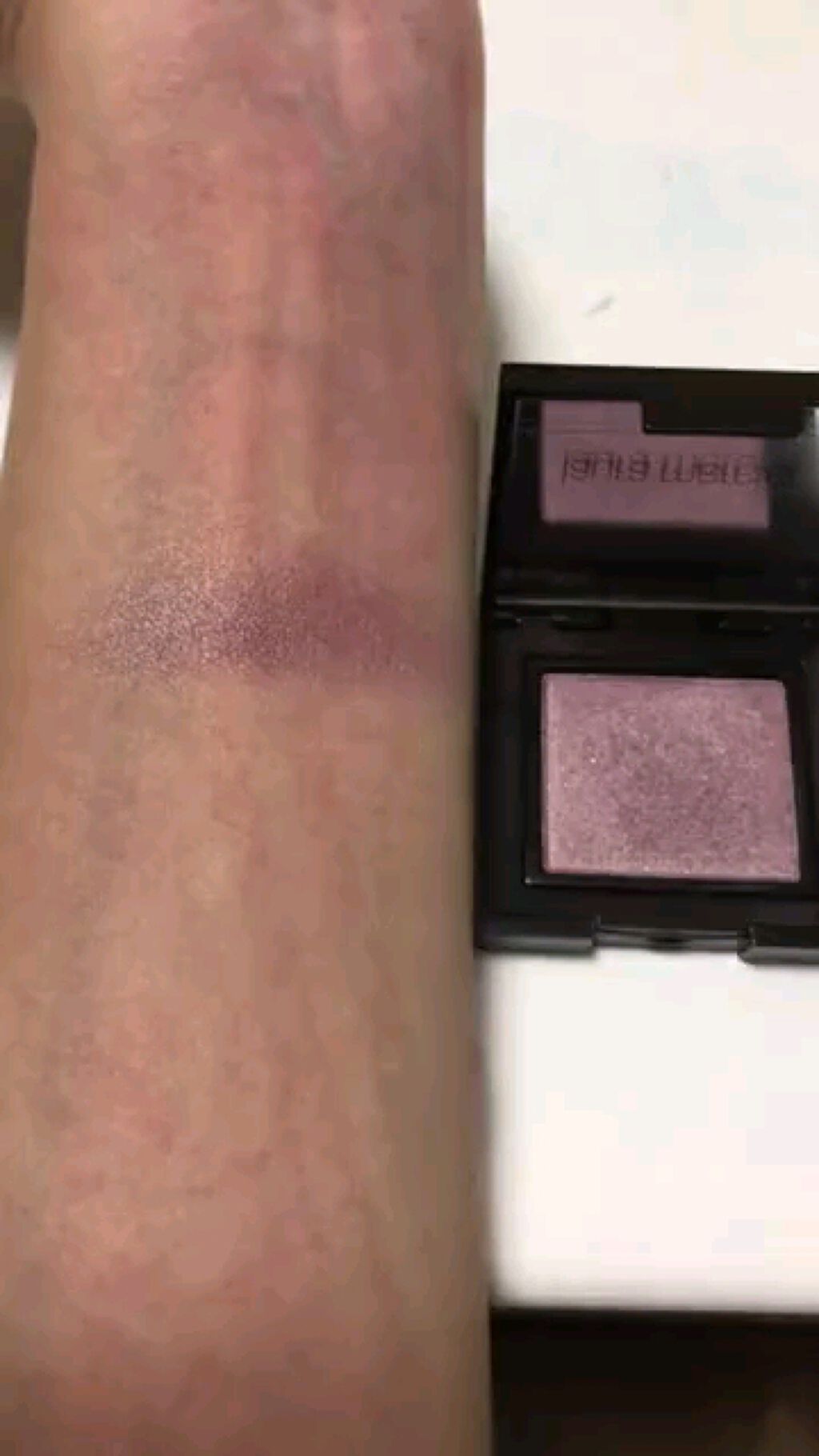 ラスターアイカラー/ローラ メルシエ/単色アイシャドウの動画クチコミ1つ目