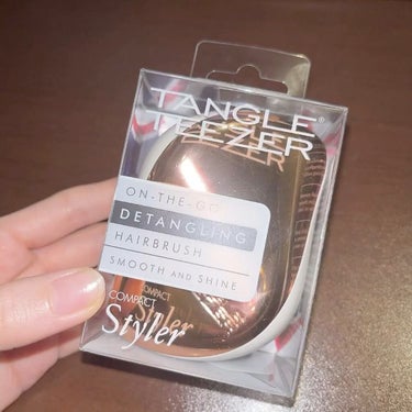 #レビュー 
TANGLE TEEZER ／ コンパクトスタイラー
ローズゴールド リュクス

【商品詳細】
⿴小さめで、カバーが付いてるヘアブラシ
髪に無理な負担をかけることなく、まるで魔法のようにも