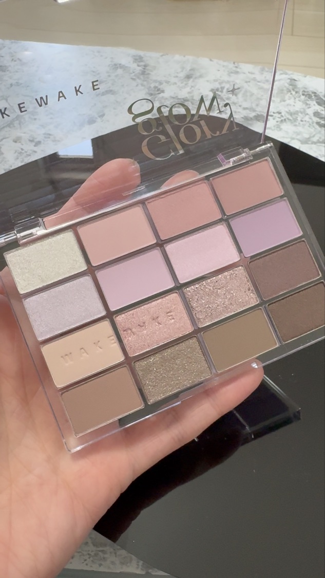 ソフトブラーリングアイパレット/wakemake/アイシャドウパレットを使ったクチコミ（3枚目）