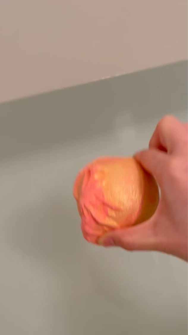 インナードラゴン（バスボム）/ラッシュ/炭酸系入浴剤の動画クチコミ2つ目