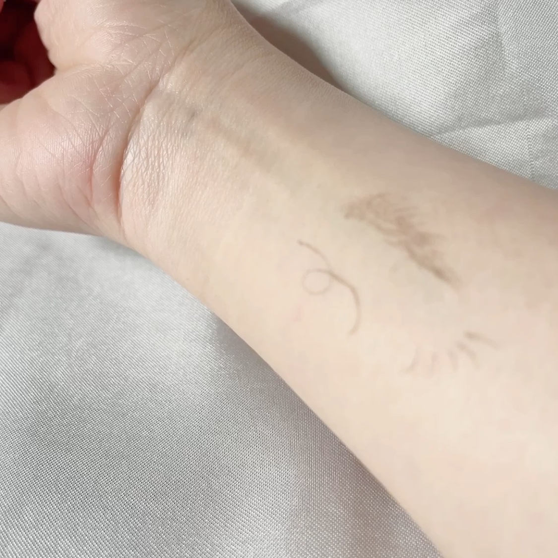  フリーダーカーロ ブロウアイコンリキッドブロウペン/SHEGLAM/リキッドアイブロウの動画クチコミ1つ目