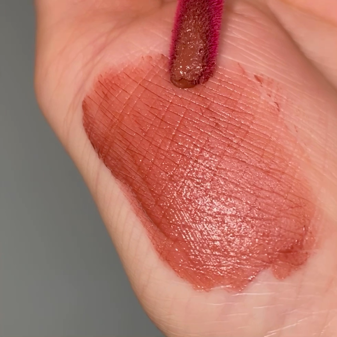 ブルーミング エディション ペタル タッチ プランピング リップ ベロア/DEAR DAHLIA/口紅の動画クチコミ1つ目