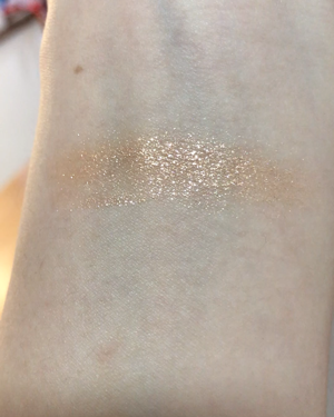 アイシャドウ パールピグメント/ディズニーストア/単色アイシャドウを使ったクチコミ(3枚目)