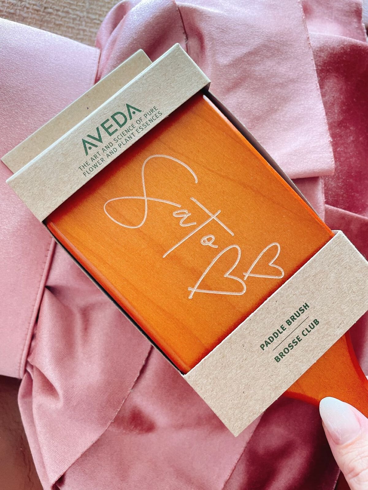 パドル ブラシ/AVEDA/ヘアブラシの人気ショート動画