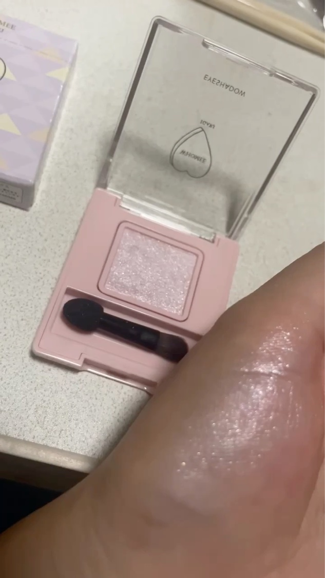 フーミー シングルラメシャドウ/WHOMEE/単色アイシャドウを使ったクチコミ（2枚目）