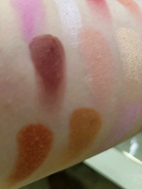 Revolution Maxi Reloaded Palette /MAKEUP REVOLUTION/アイシャドウパレットを使ったクチコミ（3枚目）