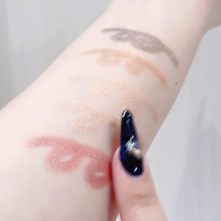 ワンダー ラスト アイシャドウ スティック/リンメル ロンドン/スティックアイシャドウの動画クチコミ1つ目