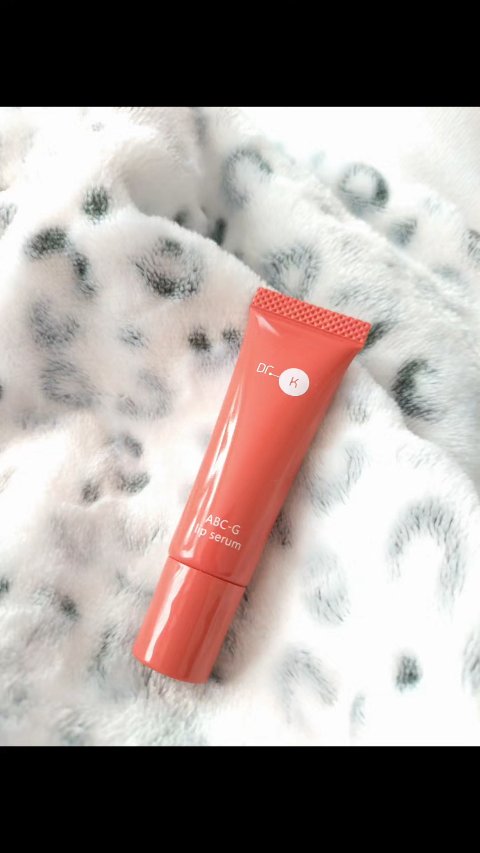 ベスコス受賞のドクターケイのABC-Gリップセラムの
ロージーローズ🌹✨

ビタミン溢れるリップ美容液である
ドクターケイのABC-Gリップセラムから
新色のロージーローズ誕生🥳

日中もメイクしながらビタミンケアできる
色付きタイプが