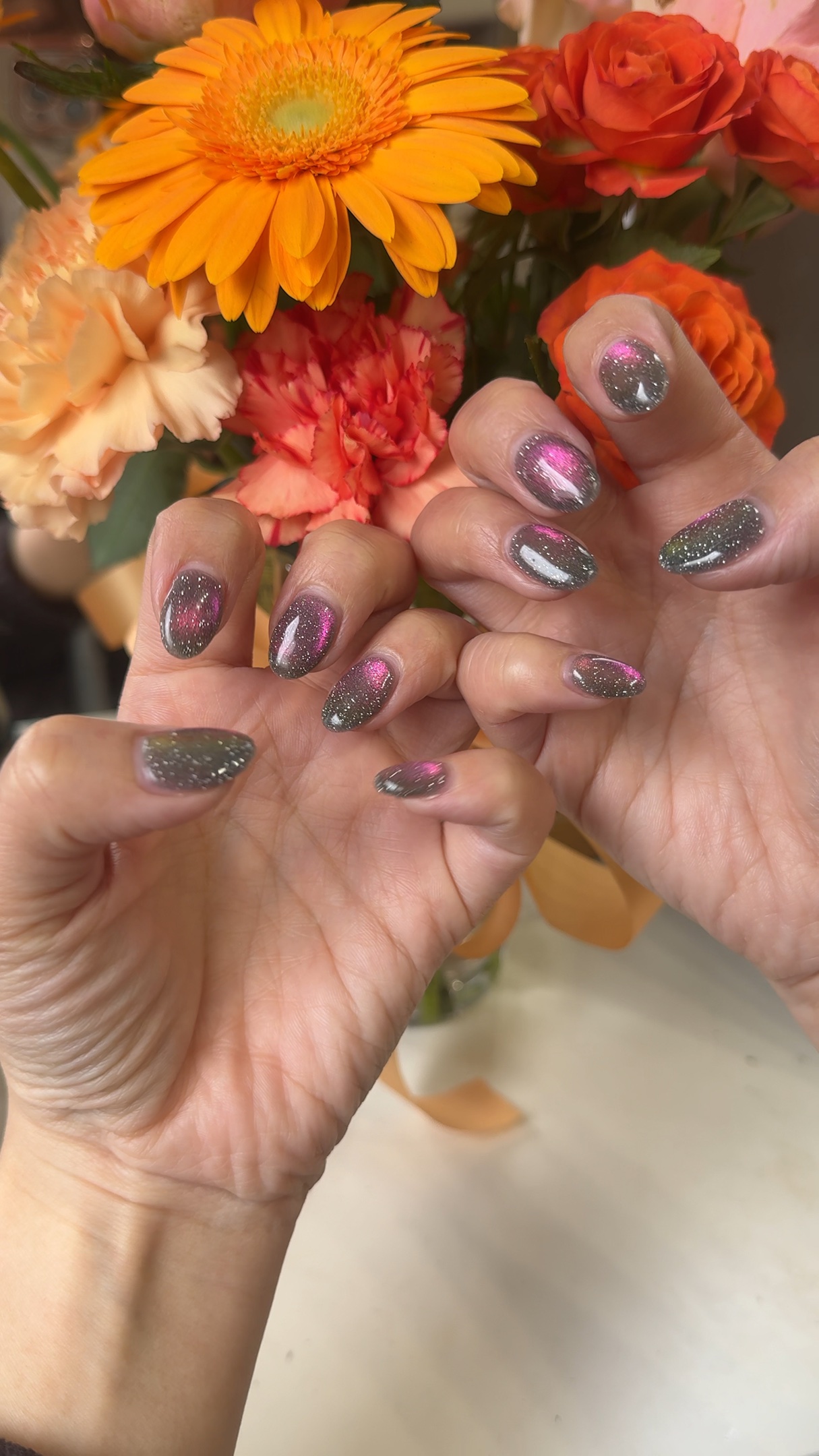 キラキラマグネットネイル💅

#ジェルネイル #マグネットネイル
#ネイル #最旬ちゅるんネイル 