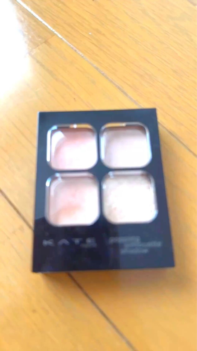  KATE ポッピングシルエットシャドウ
OR-2　コーラルロゼポップ　¥1,540

肌馴染みの良いアイシャドウで、ナチュラルにしたいときにすごく使えます！

色味はナチュラルですが、ラメがすごくキラキラで可愛いので気に入って使っています