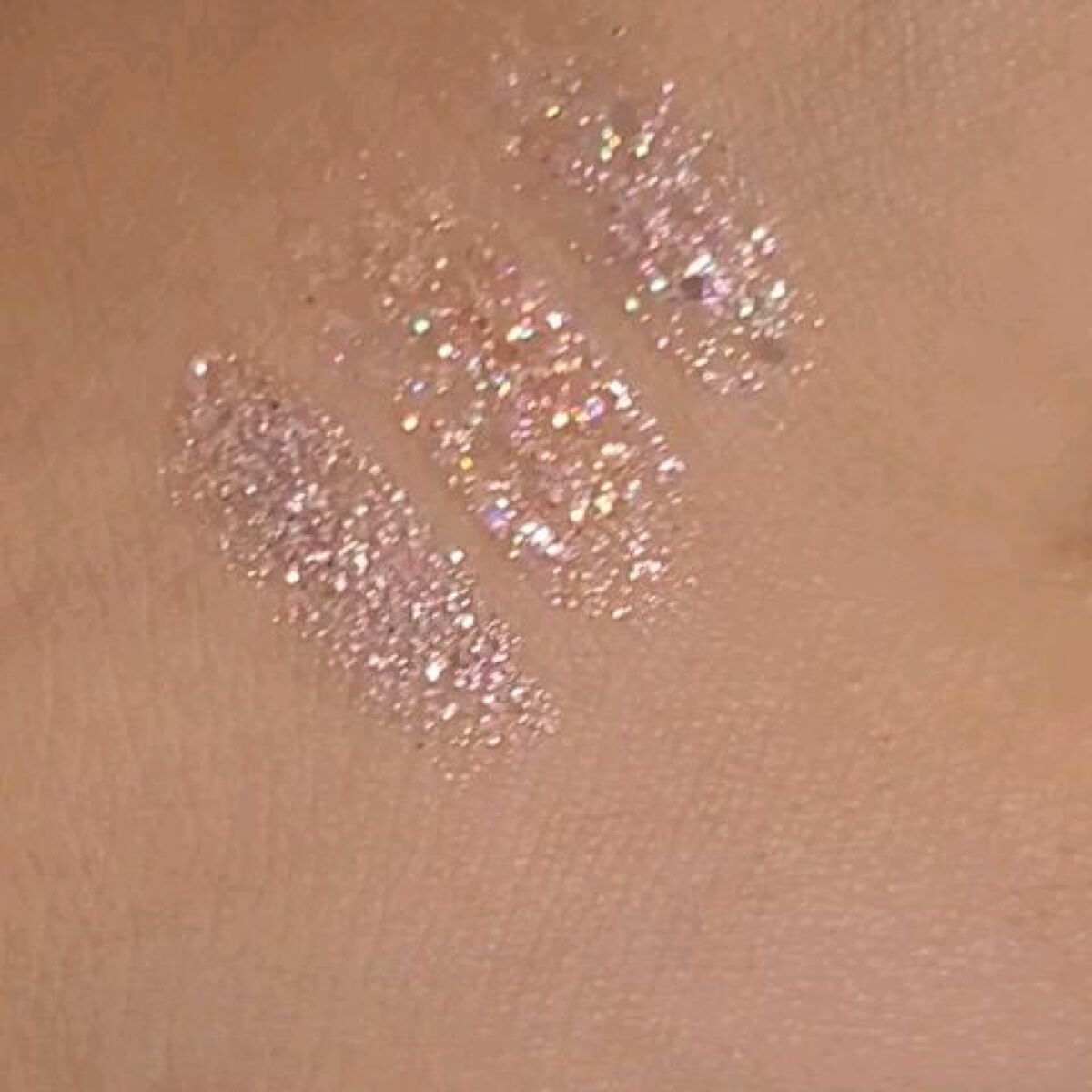 スターリット リキッドグリッター/dasique/メイクアップを使ったクチコミ（3枚目）