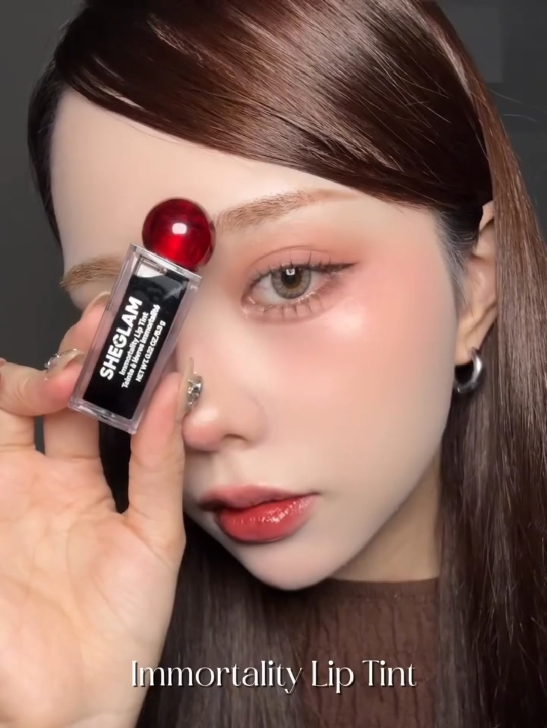 暗赤リップで一気にドラマティックに🦇

じゅわっと血色感が、これ1本で叶う。
チークにも使えるリップティントをご紹介❣️

TWILIGHT SAGA × SHEGLAM コレクションは
SHEGLAMで好評発売中✨

#SHEGLAM 
