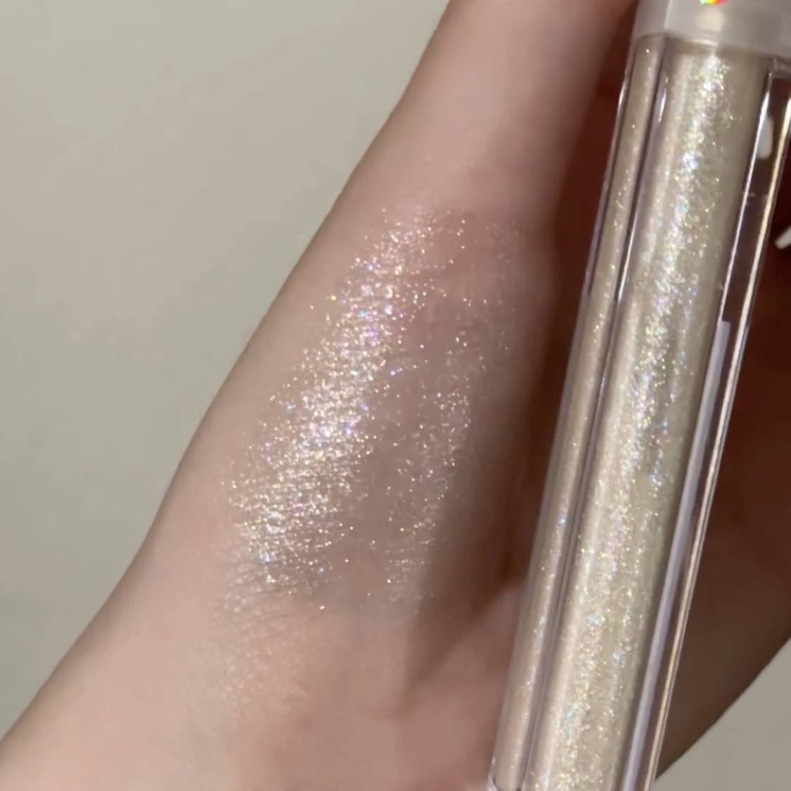 ライトキャッチャーリキッドグリッター/Flynn/グリッターを使ったクチコミ（3枚目）