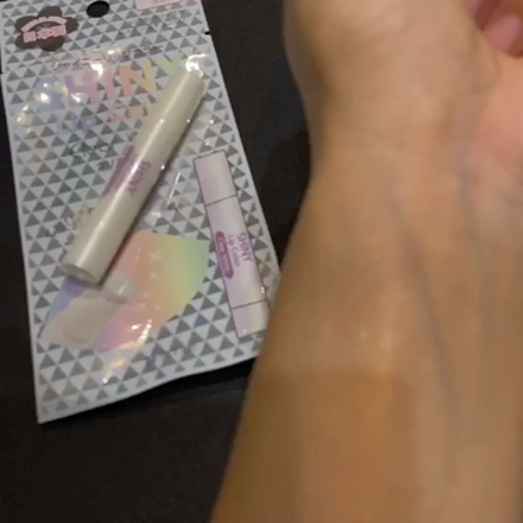 シャイニーリップカラー/DAISO/リップグロスを使ったクチコミ（3枚目）