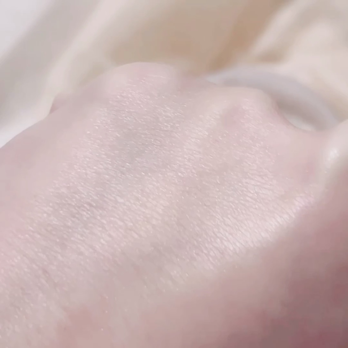 インビジブル エッセンス ルースパウダー グロウ/ADDICTION/ルースパウダーを使ったクチコミ（2枚目）