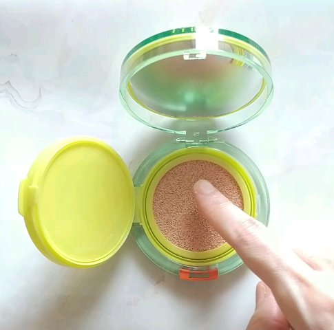 コンフィーライトクッション/LUNA/クッションファンデーションを使ったクチコミ（2枚目）