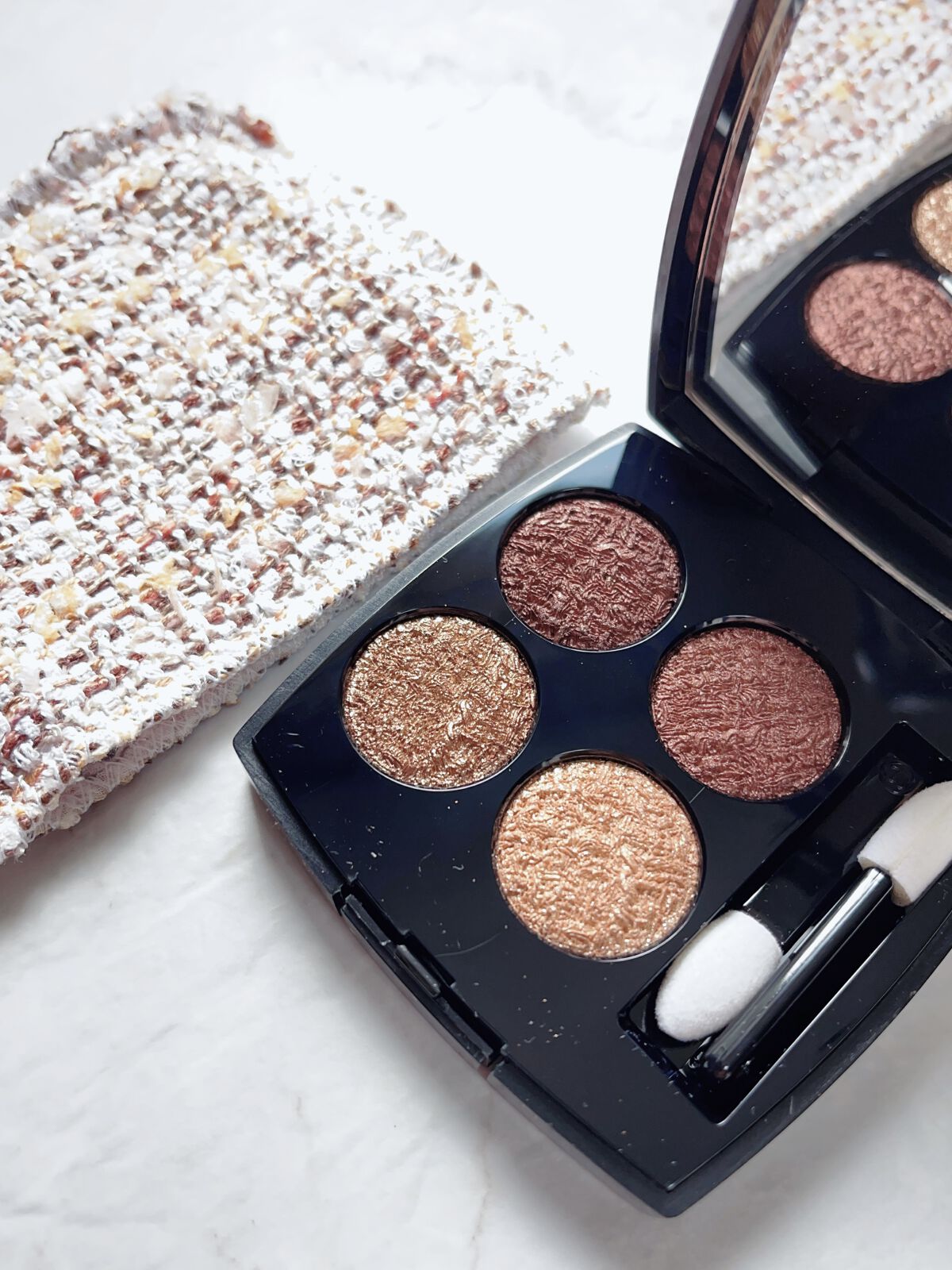 レ キャトル オンブル ツイード/CHANEL/アイシャドウパレットの人気ショート動画