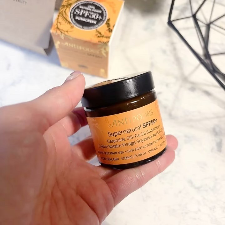 アンティポディース スーパーナチュラル SPF50＋ フェイシャル サンスクリーン/Antipodes/日焼け止めクリームの動画クチコミ3つ目