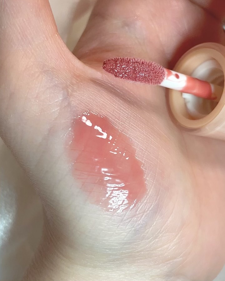 フィー 3Dボリューミンググロス/fwee/リップグロスの動画クチコミ4つ目