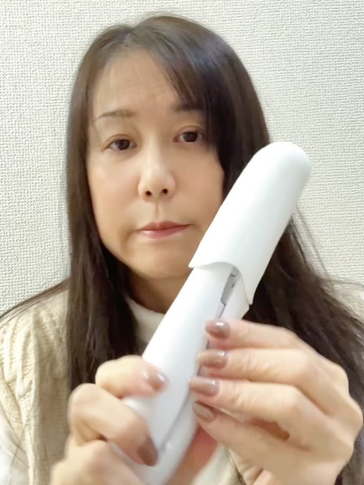 クレイツ 9012 イオンコードレスストレートアイロンのクチコミ「.
コンパクトなのに ちゃんとプロクオリティ
前髪も顔まわりも ちゅるんと決まるのが嬉しい🤍
.....」（3枚目）