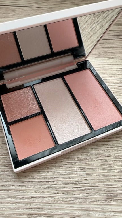 フェイス スタイリスト/SNIDEL BEAUTY/アイシャドウパレットの人気ショート動画