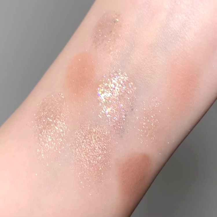グリッターペディアアイパレット/unleashia/アイシャドウパレットを使ったクチコミ（3枚目）