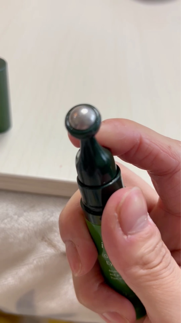 グリーンティーシード モイスト アイ＆フェイスボール/innisfree/美容液を使ったクチコミ（2枚目）