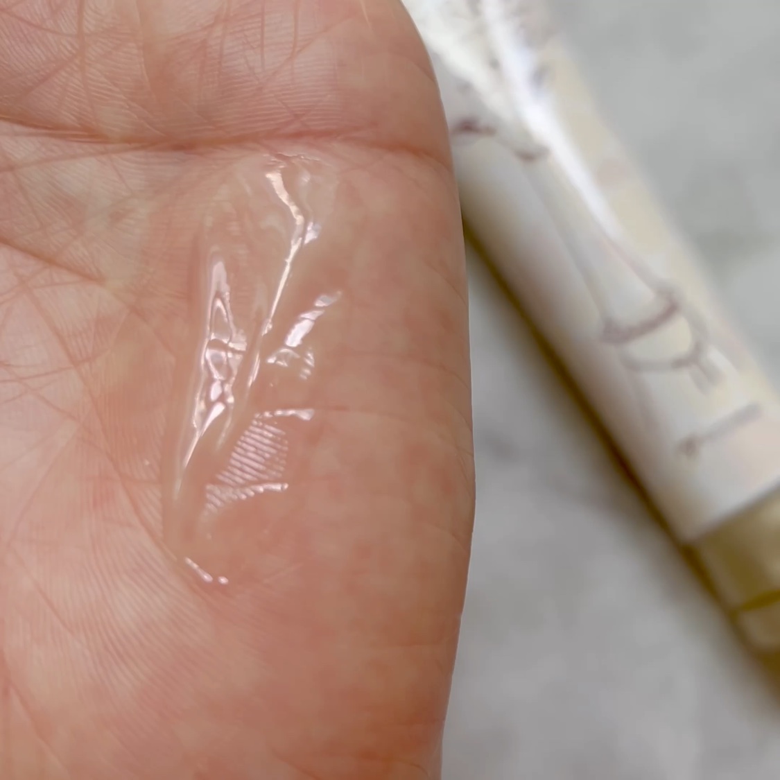 ハリーハリー 薬用おとなの美くびクリーム リッチ（医薬部外品）/ハリーハリー/ネック・デコルテケアの動画クチコミ5つ目