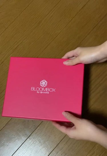 りおな on LIPS 「BLOOMBOX6月分の開封動画です！ACSEINEのアイブロ..」（1枚目）