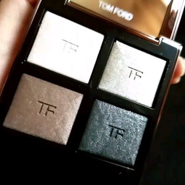 アイ カラー クォード/TOM FORD BEAUTY/パウダーアイシャドウを使ったクチコミ（2枚目）