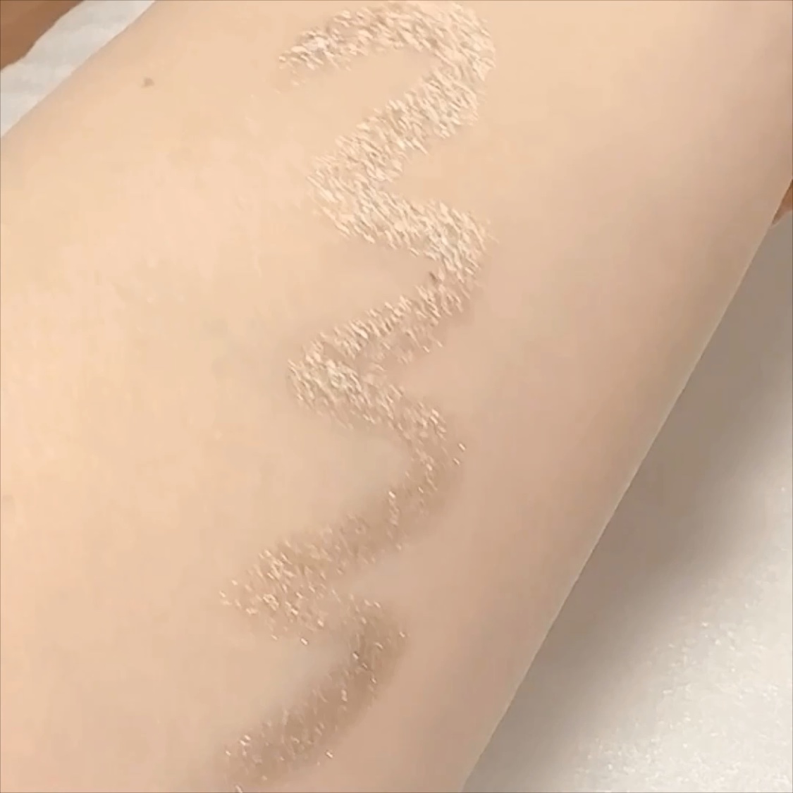 グリッタースティックアイシャドウ/Kirei&co./スティックアイシャドウの動画クチコミ2つ目