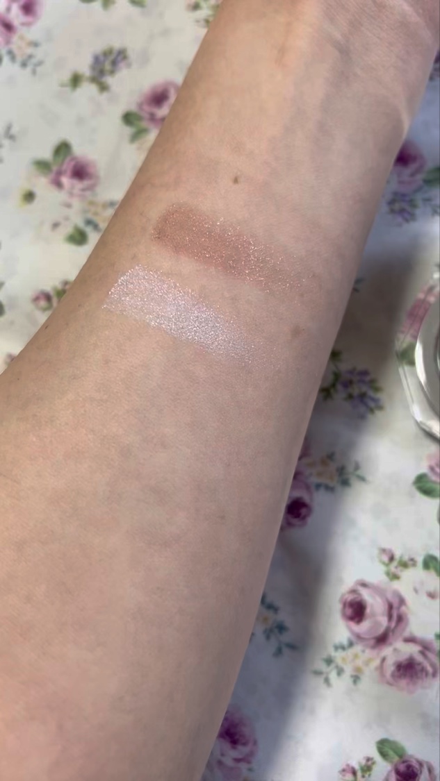 ジルスチュアート クリスタルブルーム ペタルクチュールアイズ デュオ/JILL STUART/アイシャドウパレットを使ったクチコミ（2枚目）