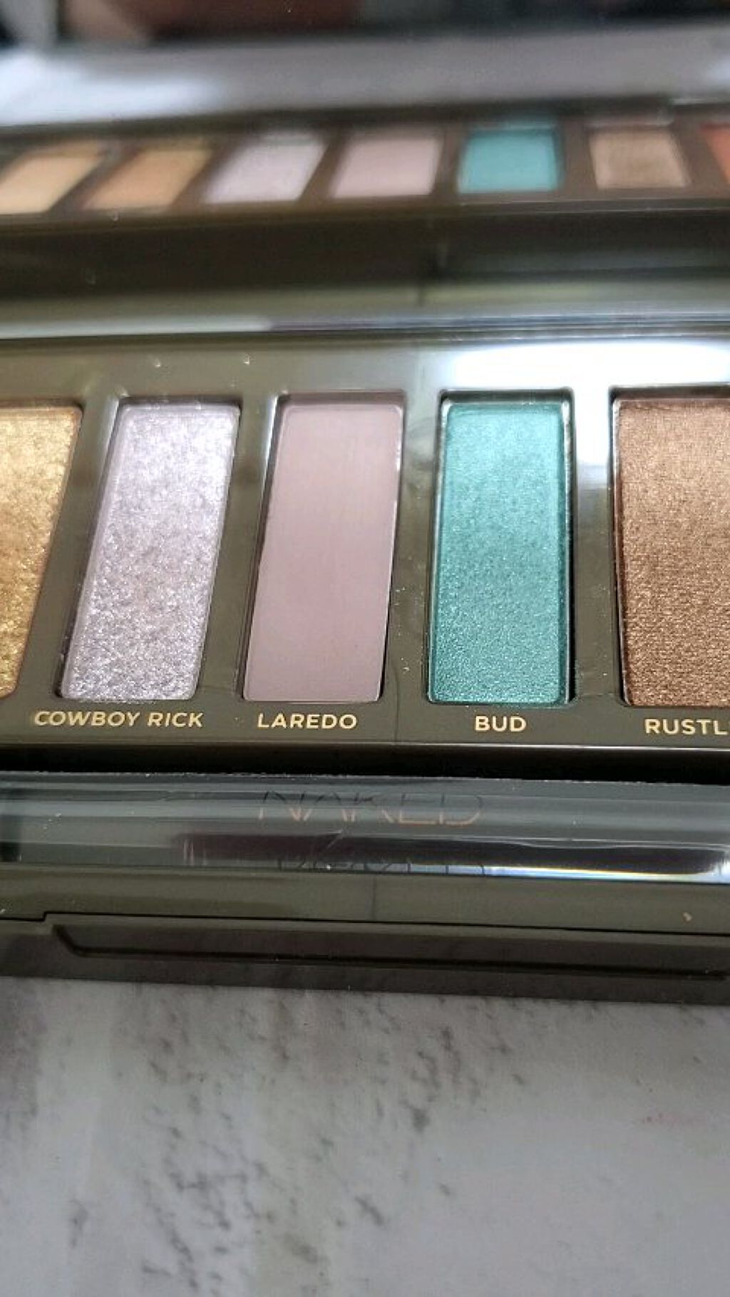ネイキッドワイルドウェスト/アーバンディケイ/アイシャドウパレットの動画クチコミ2つ目