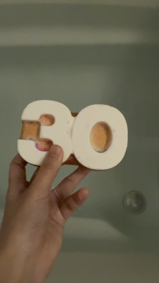 ラッシュ セレブレイト30（バスボム）のクチコミ「⟡.· ⎯⎯⎯⎯⎯⎯⎯⎯⎯⎯⎯⎯ ⟡.·

LUSH


セレブレイト30
元値段¥990  .....」（1枚目）