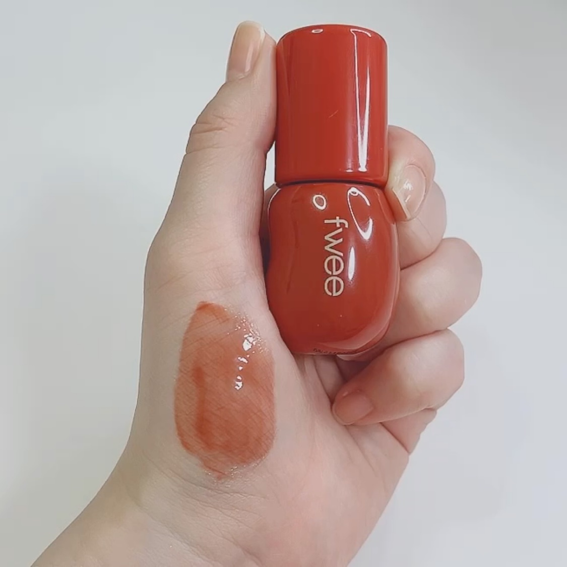 フィー 3Dチェインジンググロス/fwee/リップグロスを使ったクチコミ（3枚目）