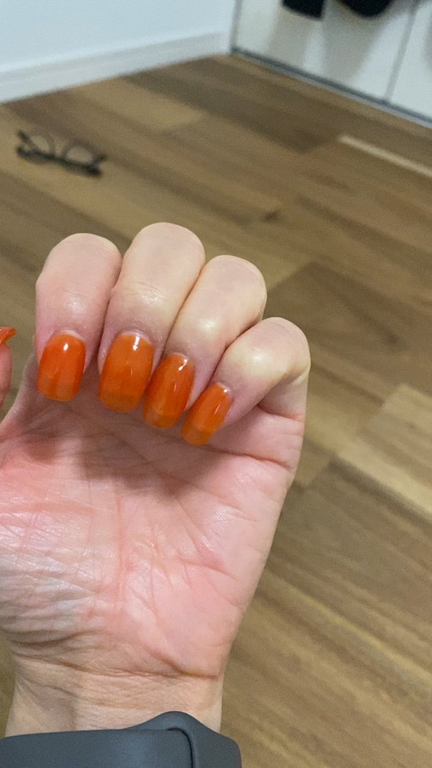 ネイル💅
変えました
思ったよりオレンジ強かったけど可愛い色♡
仕事で注意されそうなギリギリライン.｡₀:*ﾟ✲ﾟ*:₀｡⚠️
#セルフネイル
