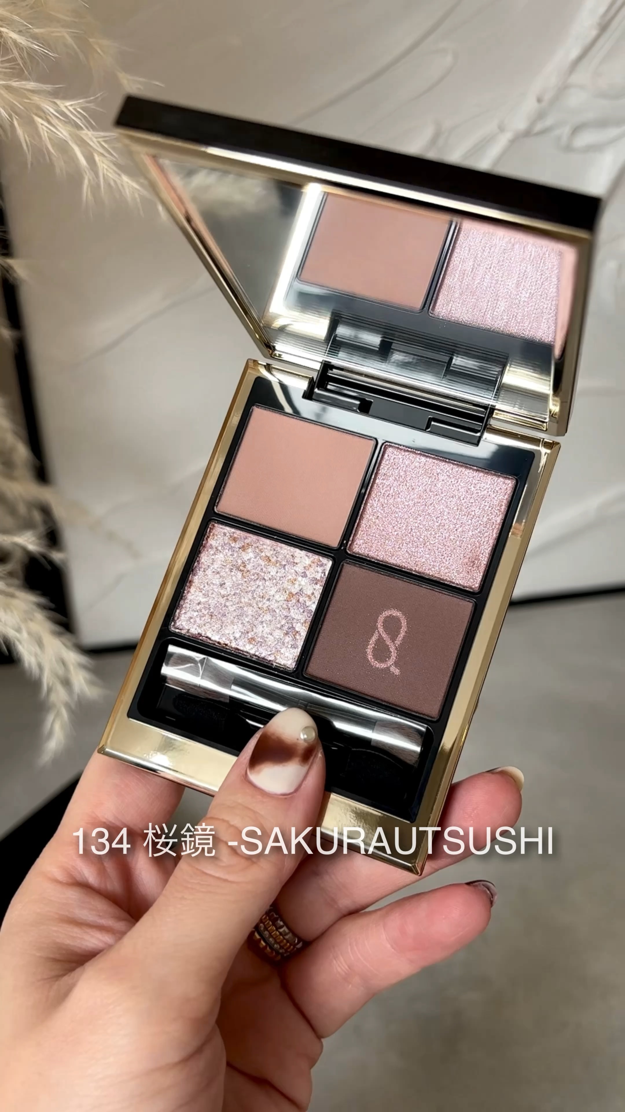 モイスチャー グレイズ リップスティック/SUQQU/口紅の人気ショート動画