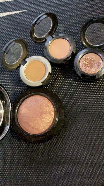 パウダー キス アイシャドウ/M・A・C/単色アイシャドウの人気ショート動画