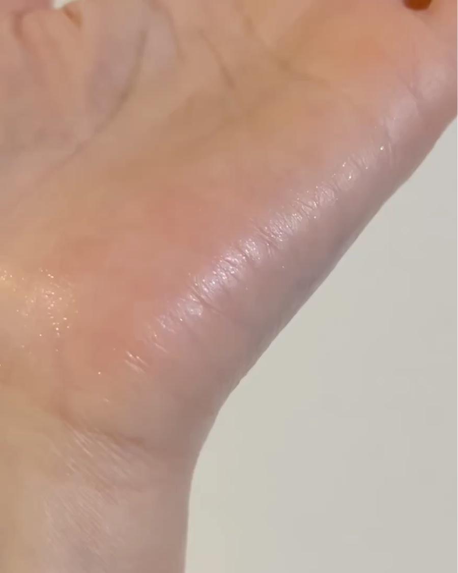 トーン ペタル フロート アイズ/to/one/単色アイシャドウの動画クチコミ2つ目