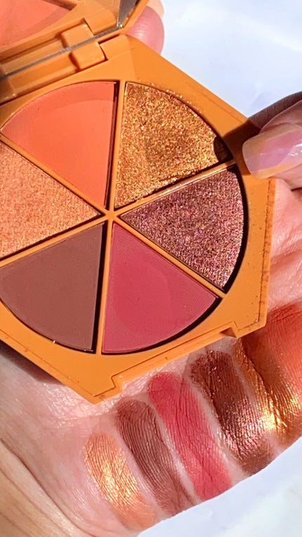 Divine Skies/EM Cosmetics/アイシャドウパレットの人気ショート動画